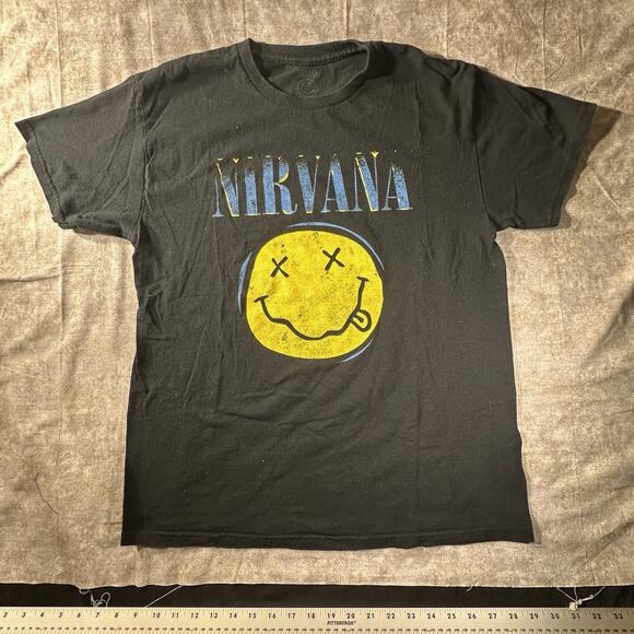 NIRVANA Smiley Face Emblem Large Black T SHIRT Vintage Look Distressed Size L - Picture 1 of 7